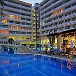 Hotel Grand Oasis