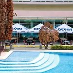 Hotel Grand Oasis