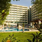 Grand Oasis מלון