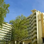 מלון Grand Oasis 4*