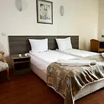 Hotel Grand Oasis