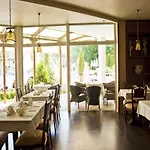 Hotel Grand Oasis