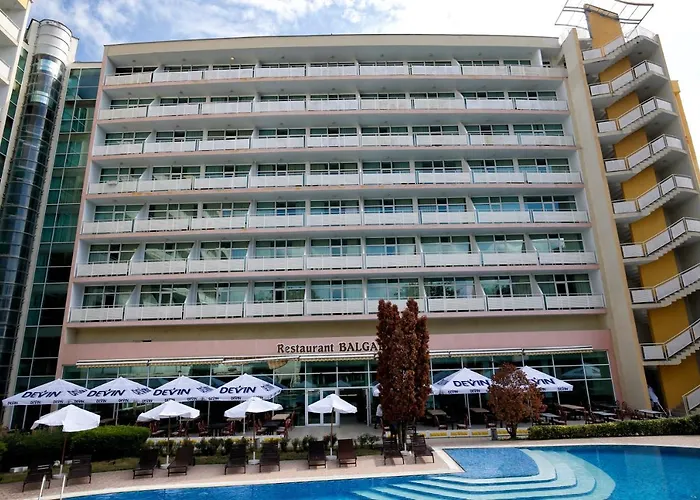 Grand Oasis Готель