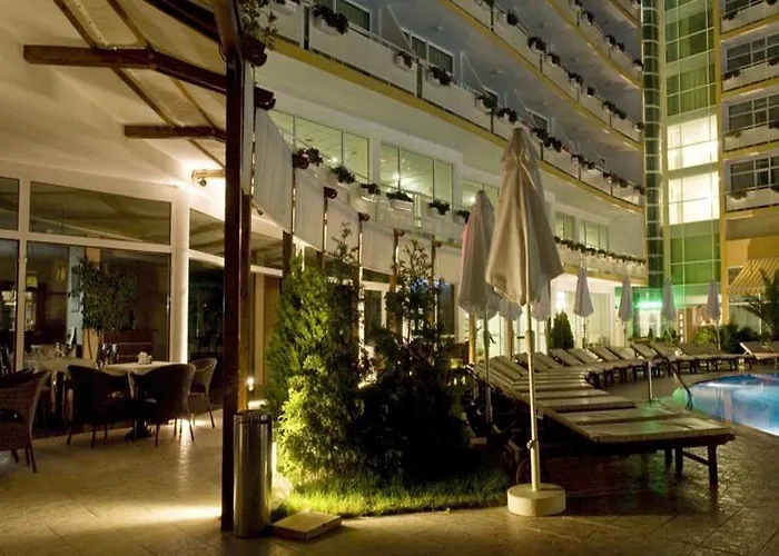 Grand Oasis Готель